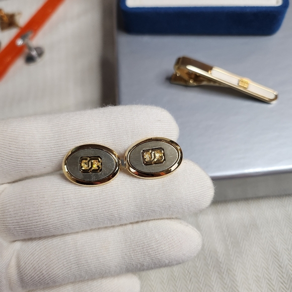 Givenchy set of cufflinks and Clip-on tie - Picture 4 of 12